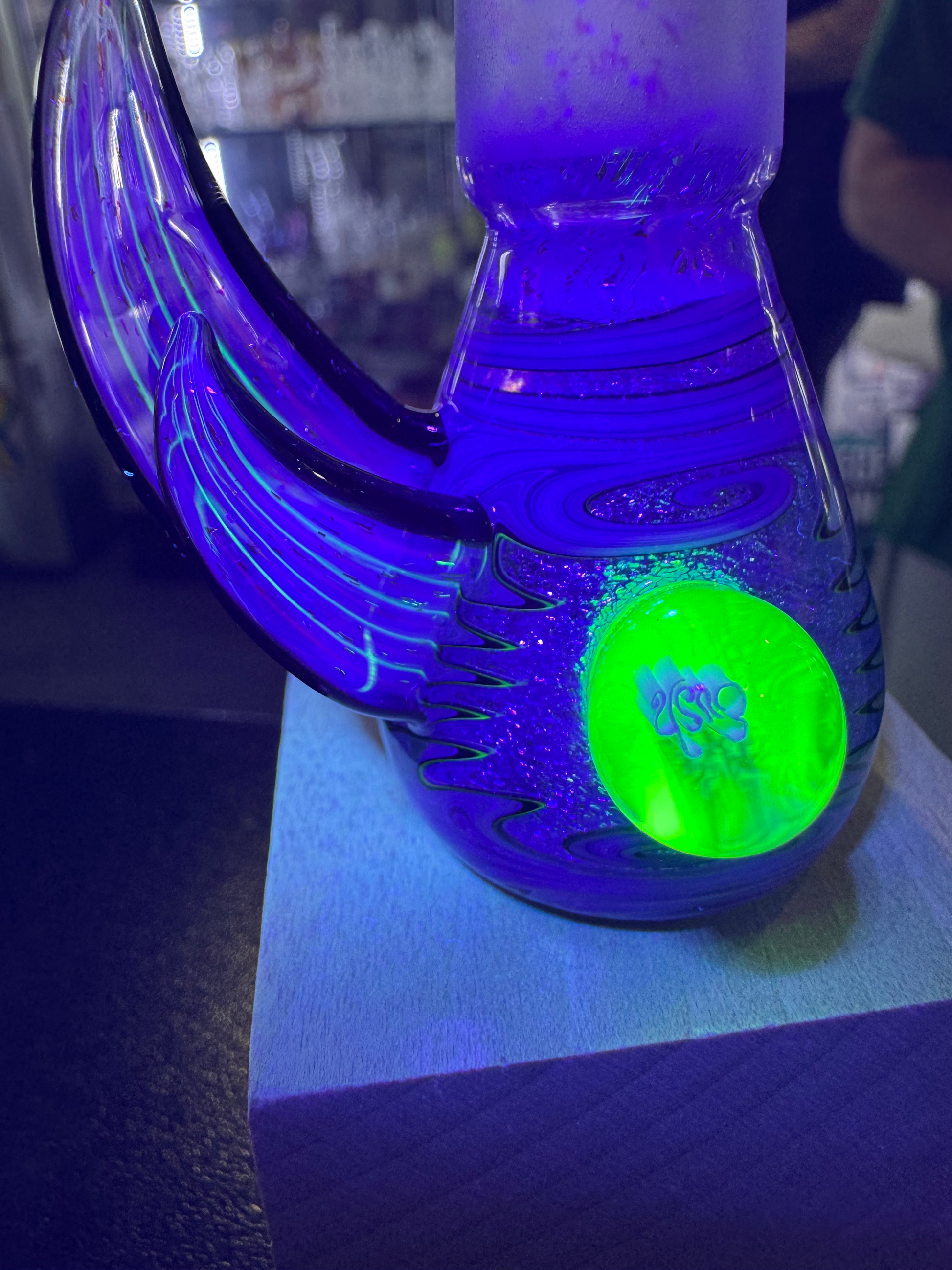 Eusheen 18mm - 3 Hole slide show